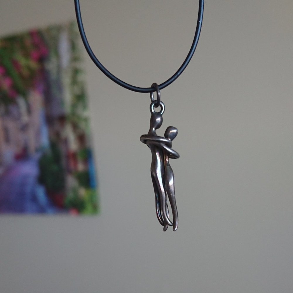 Necklace - Hugging couple